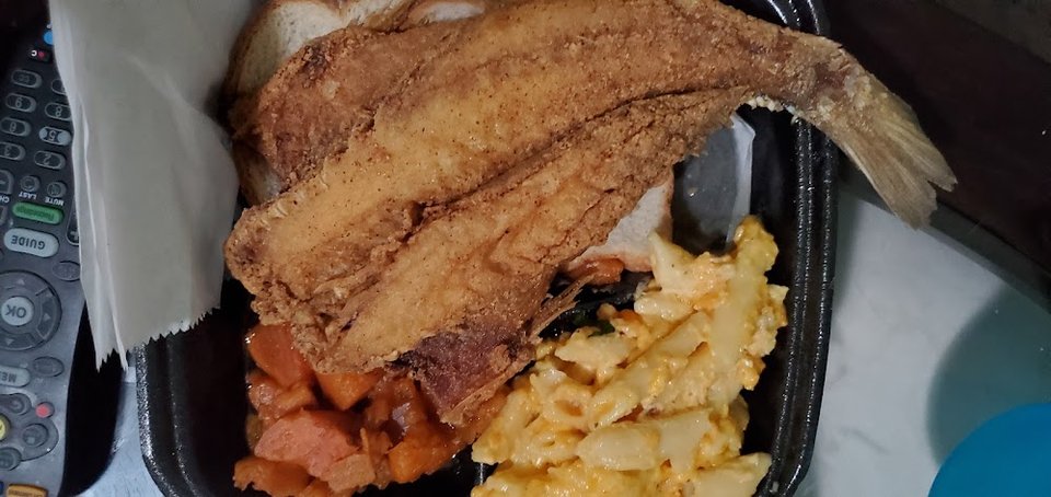 Croaker Plate w Mac and Cheese